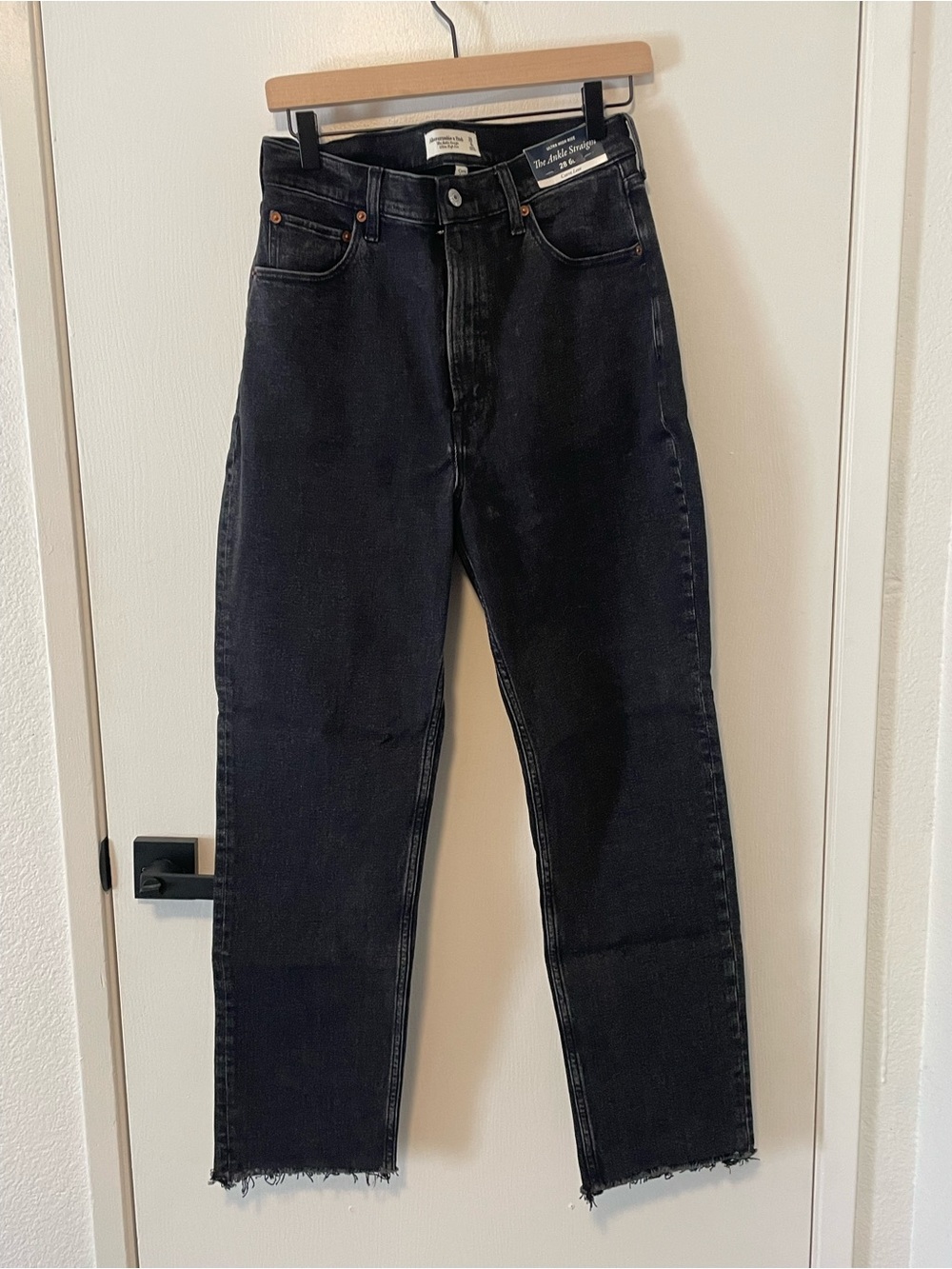 Abercrombie & Fitch Curve Love Ultra High Rise Ankle Straight - 28L - NWT